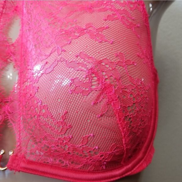 32D {Victoria's Secret } Red Lace Unlined Bra - Picture 3 of 12